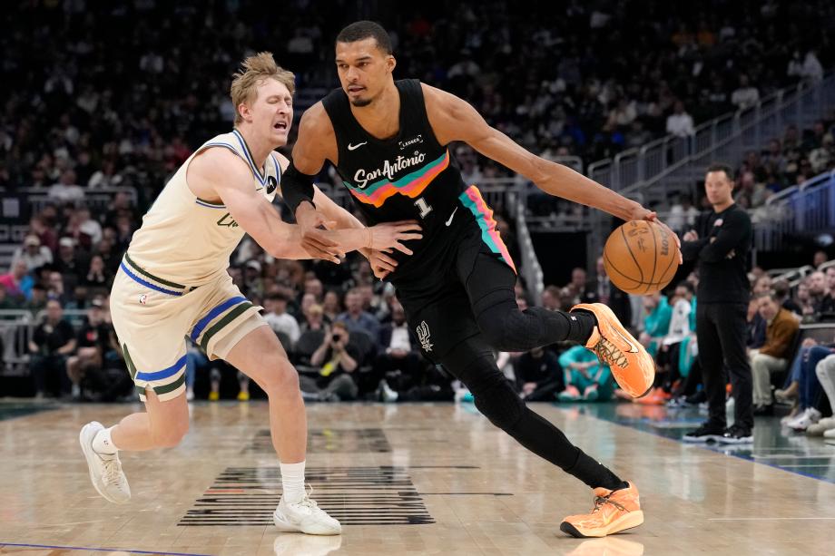 leyu公司-文班亚马23+15 马刺七人上双客场32分大胜雄鹿